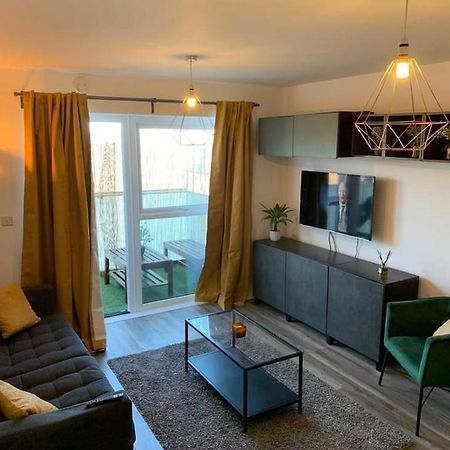 Lovely 1-Bed Serviced Apartment With Free Parking เวสต์เทอร์ร็อค ภายนอก รูปภาพ