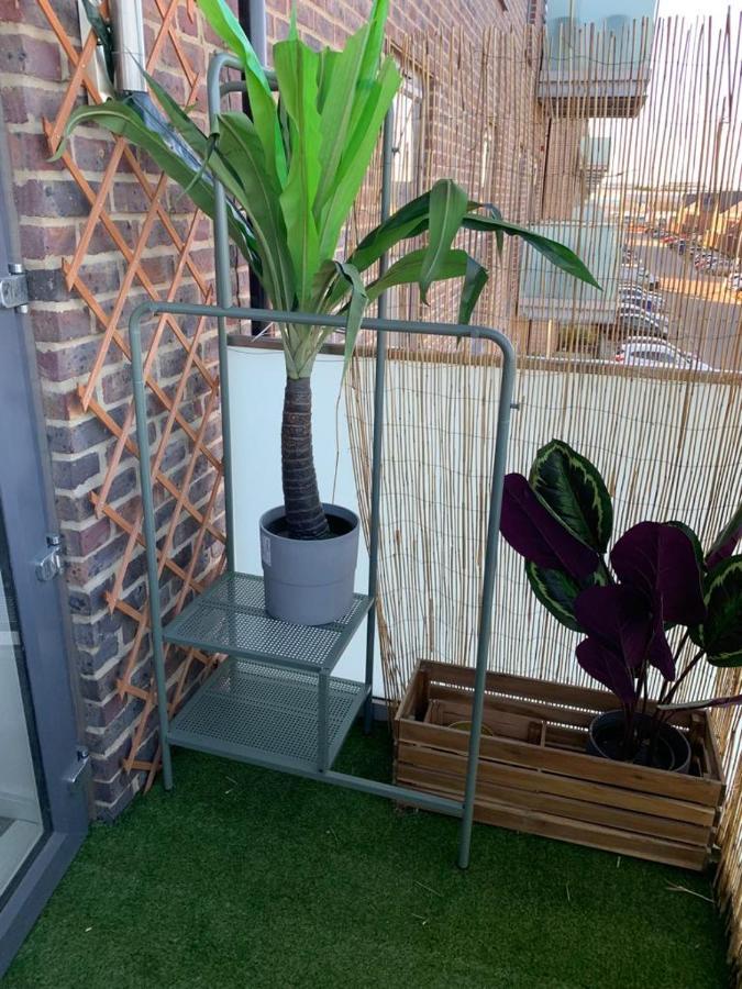 Lovely 1-Bed Serviced Apartment With Free Parking เวสต์เทอร์ร็อค ภายนอก รูปภาพ